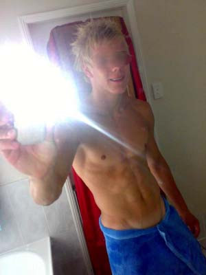 Beau gay blond et musclé pour rencontre sur Lyon