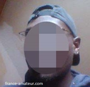 Homme black plein d’énergie pour satisfaire des coquines dans le 69