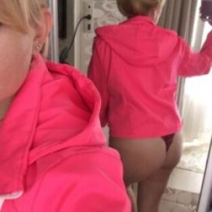 Blonde mature de Toulouse aux jolies fesses cherche un homme