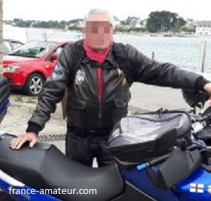 Motard avec sa belle kawette sur Bordeaux pour rencontre adulte