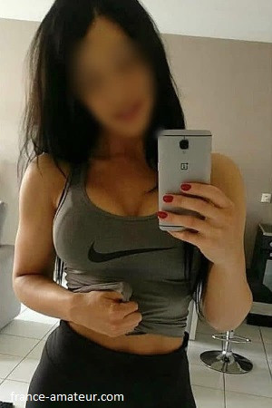 Annonce coquine sur Saint-Étienne avec une jeune gourmande