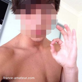 Jeune homme Versailles ouvert pour relation directe